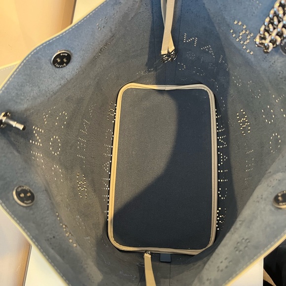 Chanel calfskin leather shopping tote with shoulder strap and separate handle - Picture 5 of 8